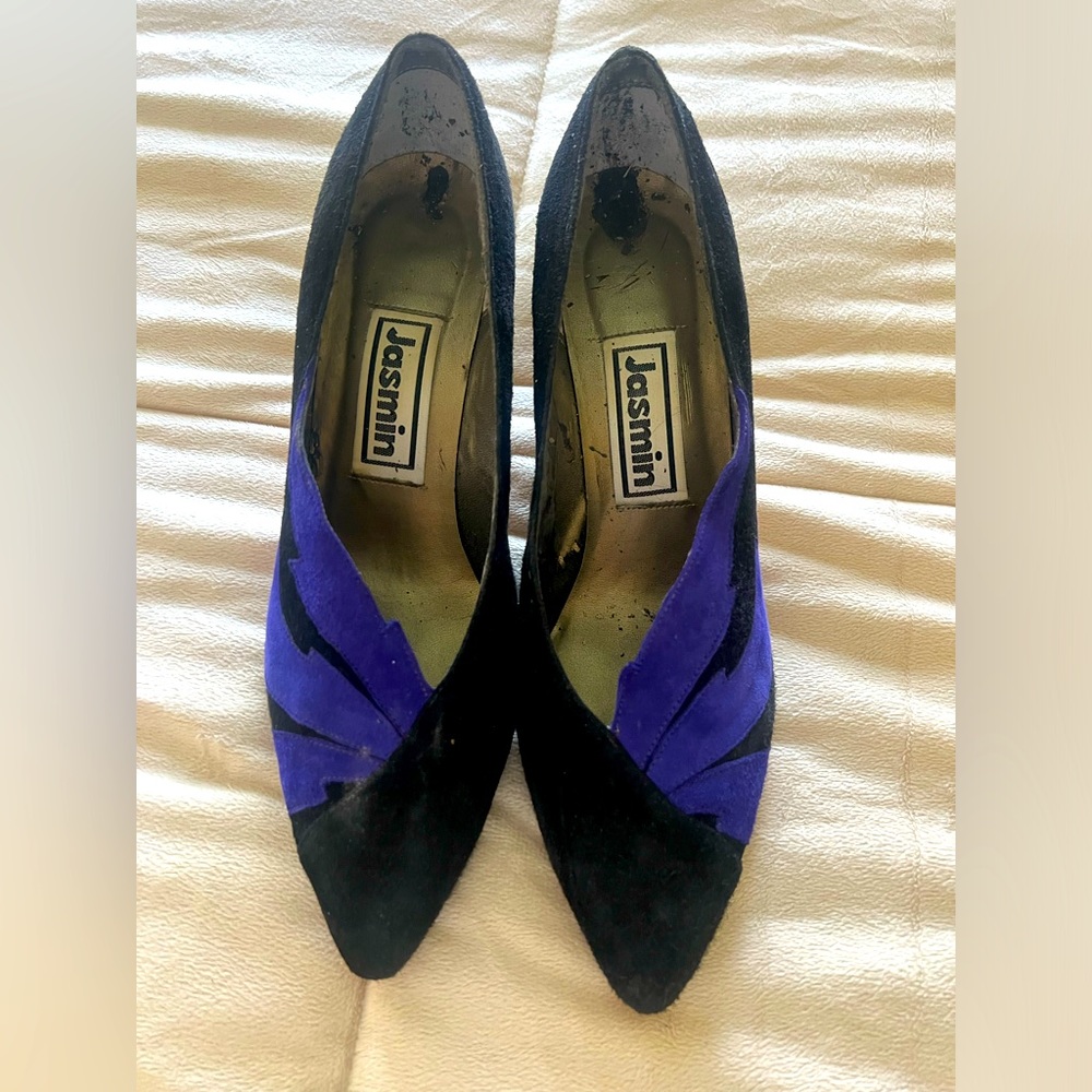 Jasmine Vintage 80’s mid heel pump. Suede leather size 10B Never worn